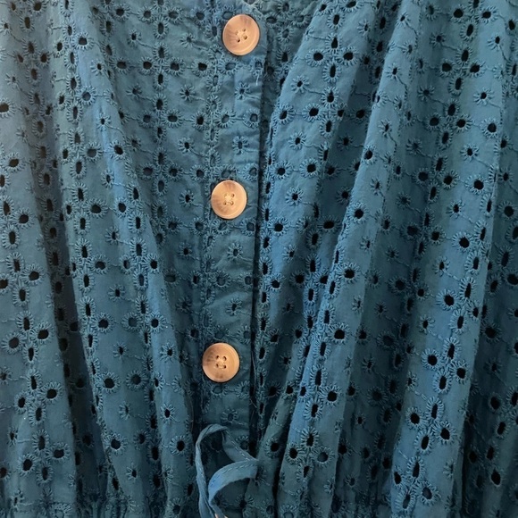 Terra & Sky dress, all cotton, fully lined. Eyelet fabric and pockets. Waist tie - Picture 5 of 9